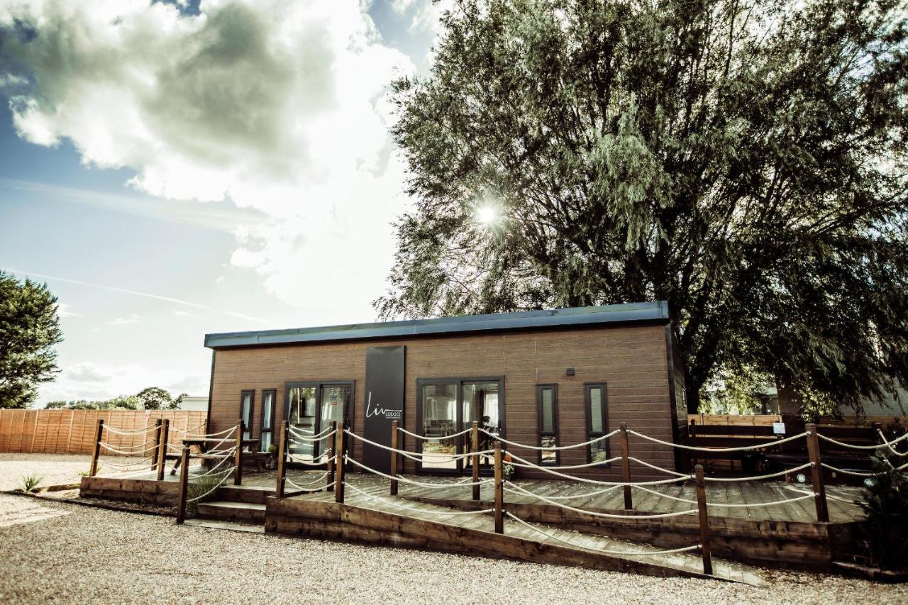 Black Bull Retreat, Barmston With Private Hot Tubs Driffield Exteriör bild