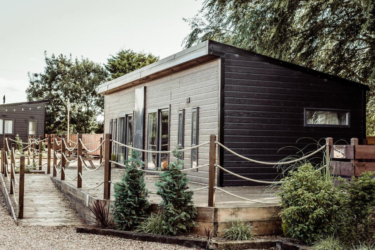 Black Bull Retreat, Barmston With Private Hot Tubs Driffield Exteriör bild