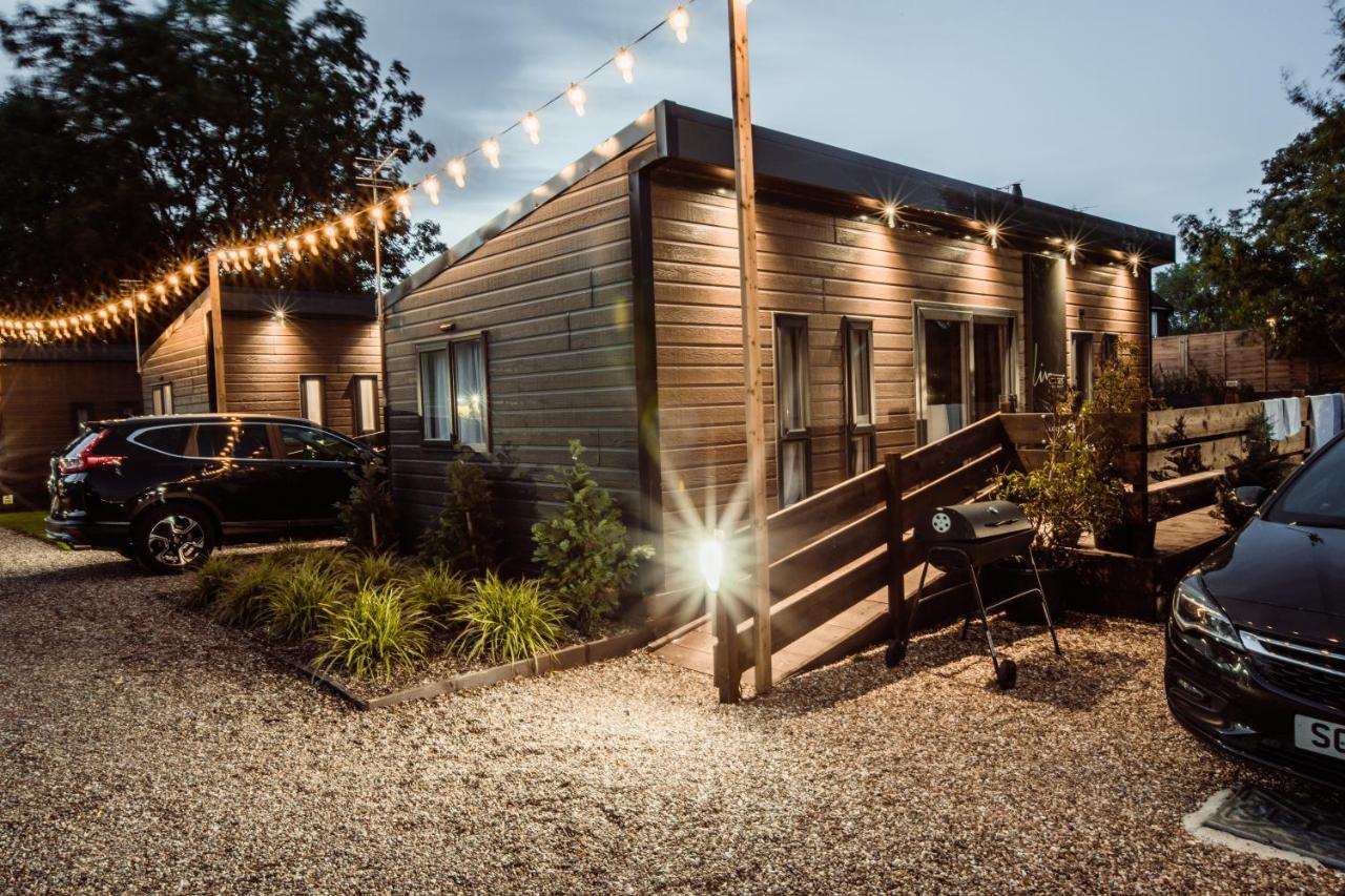 Black Bull Retreat, Barmston With Private Hot Tubs Driffield Exteriör bild