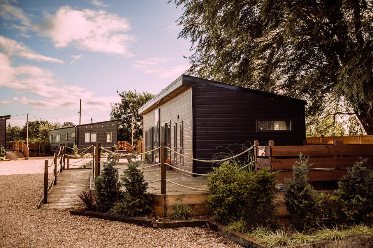 Black Bull Retreat, Barmston With Private Hot Tubs Driffield Exteriör bild