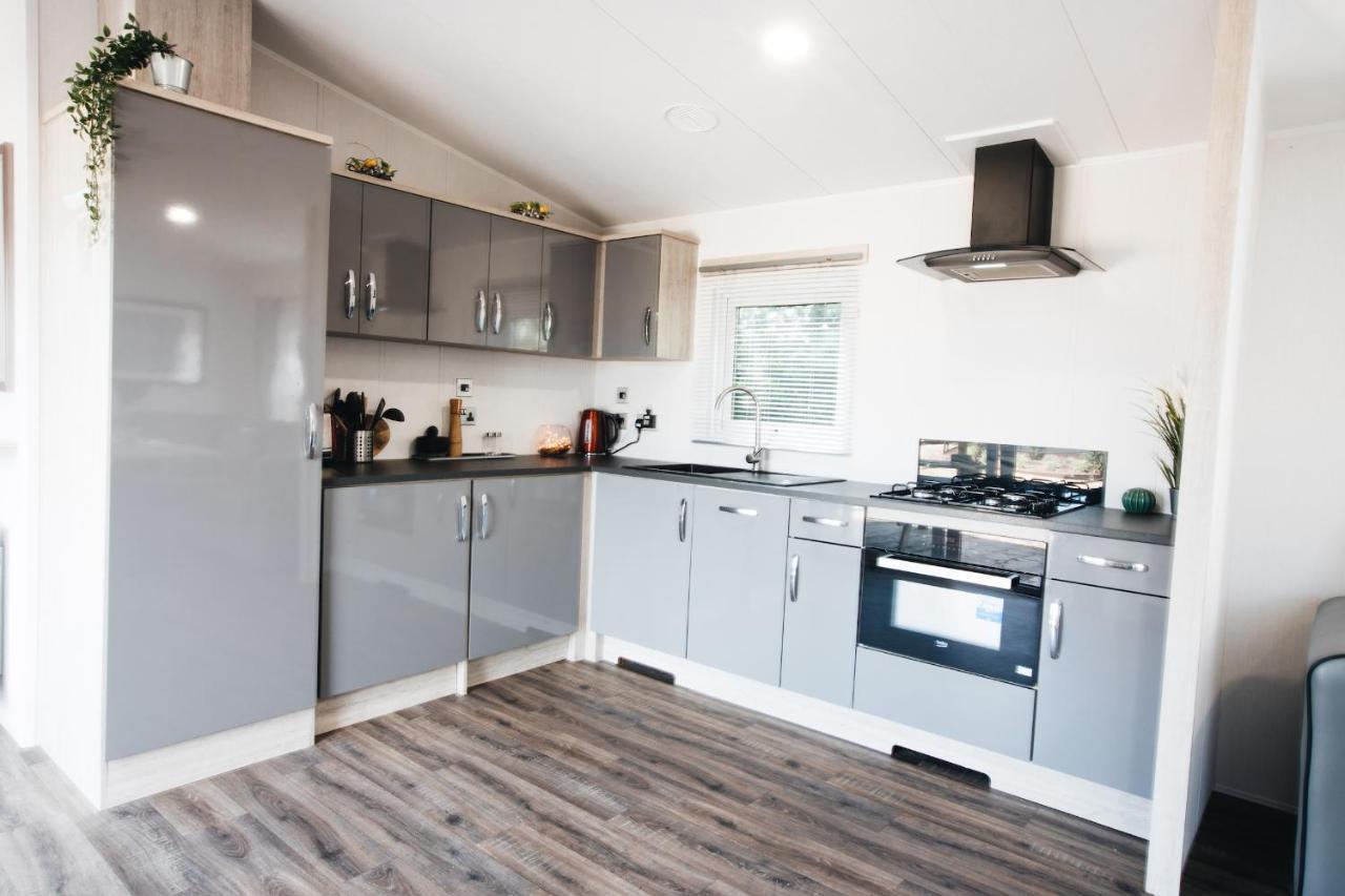 Black Bull Retreat, Barmston With Private Hot Tubs Driffield Exteriör bild