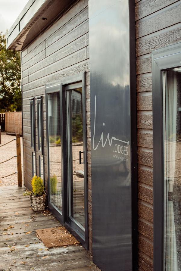 Black Bull Retreat, Barmston With Private Hot Tubs Driffield Exteriör bild