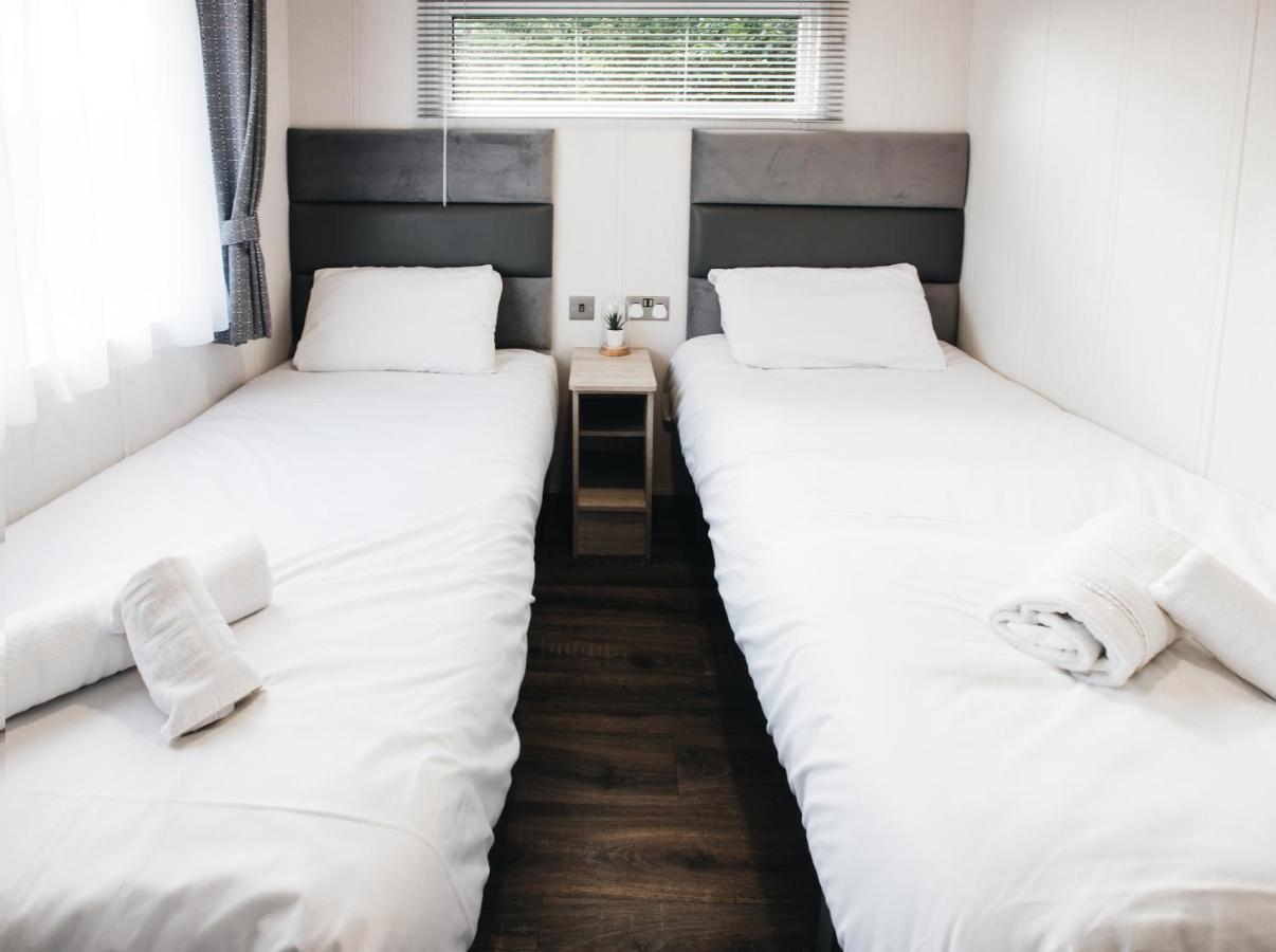 Black Bull Retreat, Barmston With Private Hot Tubs Driffield Exteriör bild
