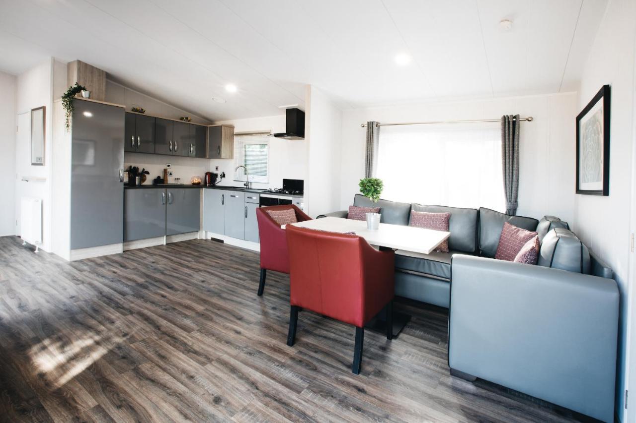 Black Bull Retreat, Barmston With Private Hot Tubs Driffield Exteriör bild