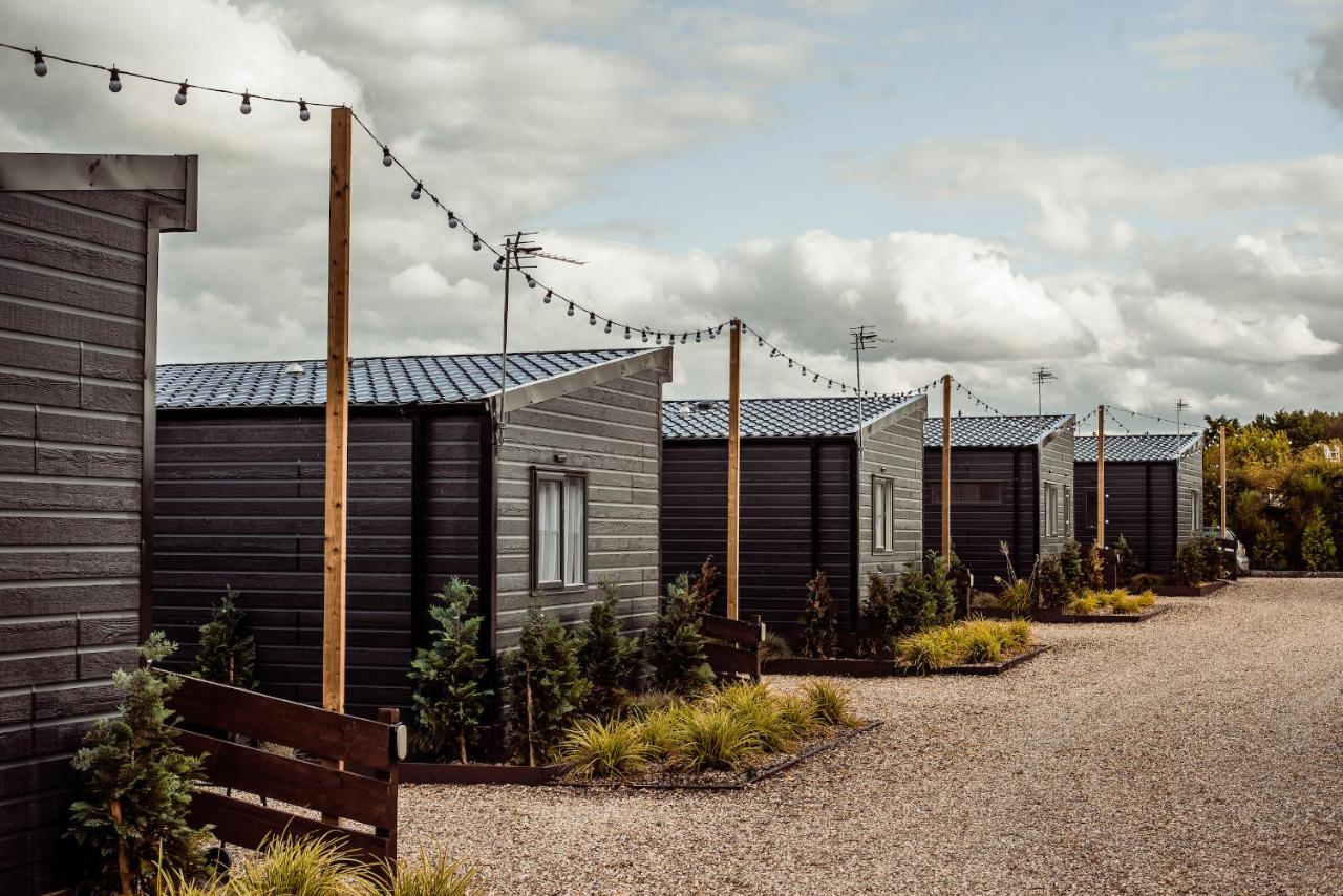 Black Bull Retreat, Barmston With Private Hot Tubs Driffield Exteriör bild