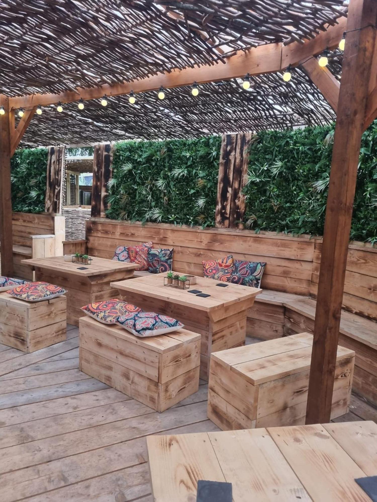 Black Bull Retreat, Barmston With Private Hot Tubs Driffield Exteriör bild