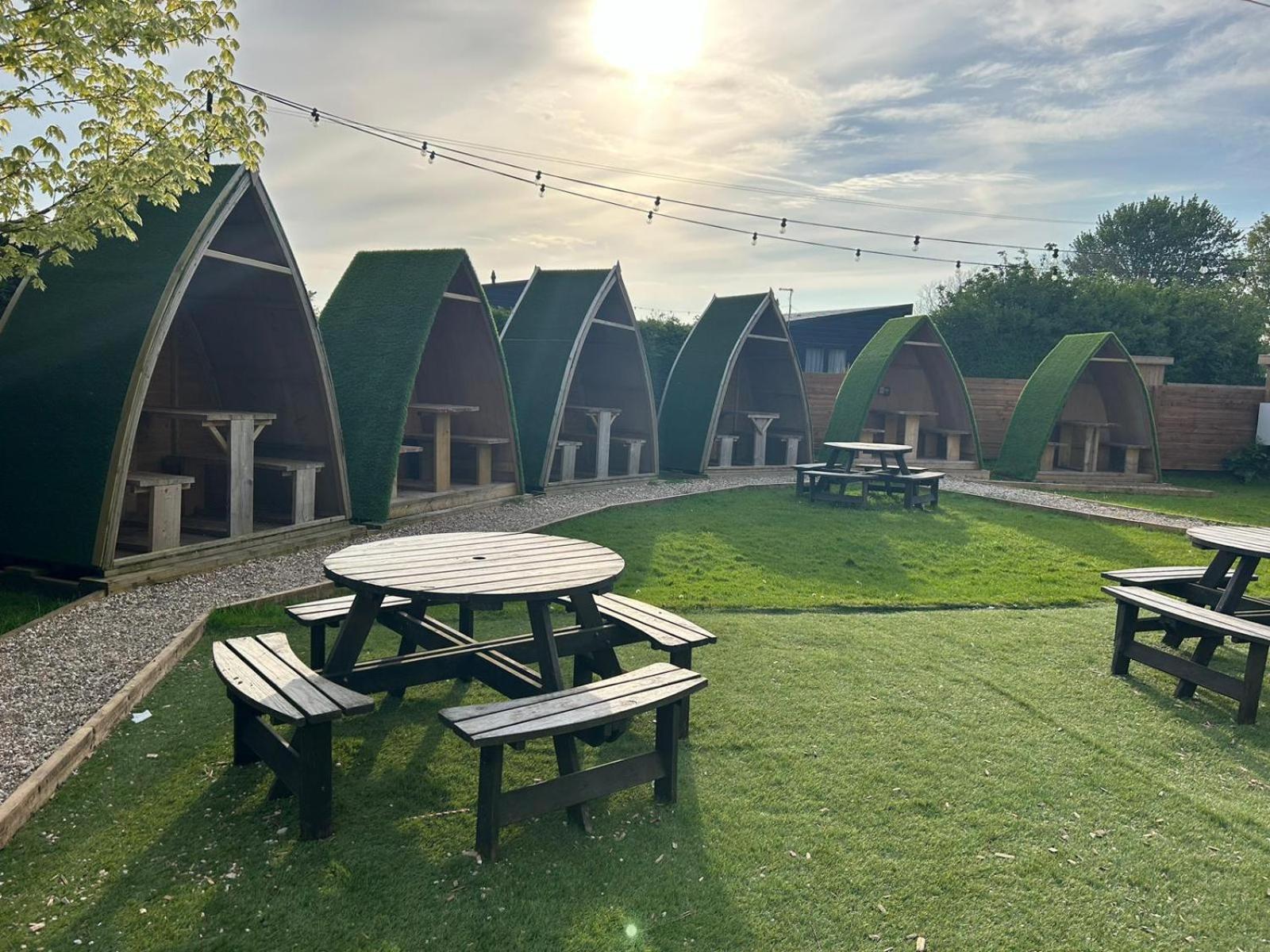 Black Bull Retreat, Barmston With Private Hot Tubs Driffield Exteriör bild