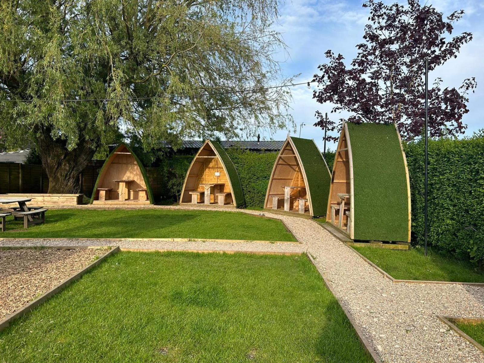 Black Bull Retreat, Barmston With Private Hot Tubs Driffield Exteriör bild