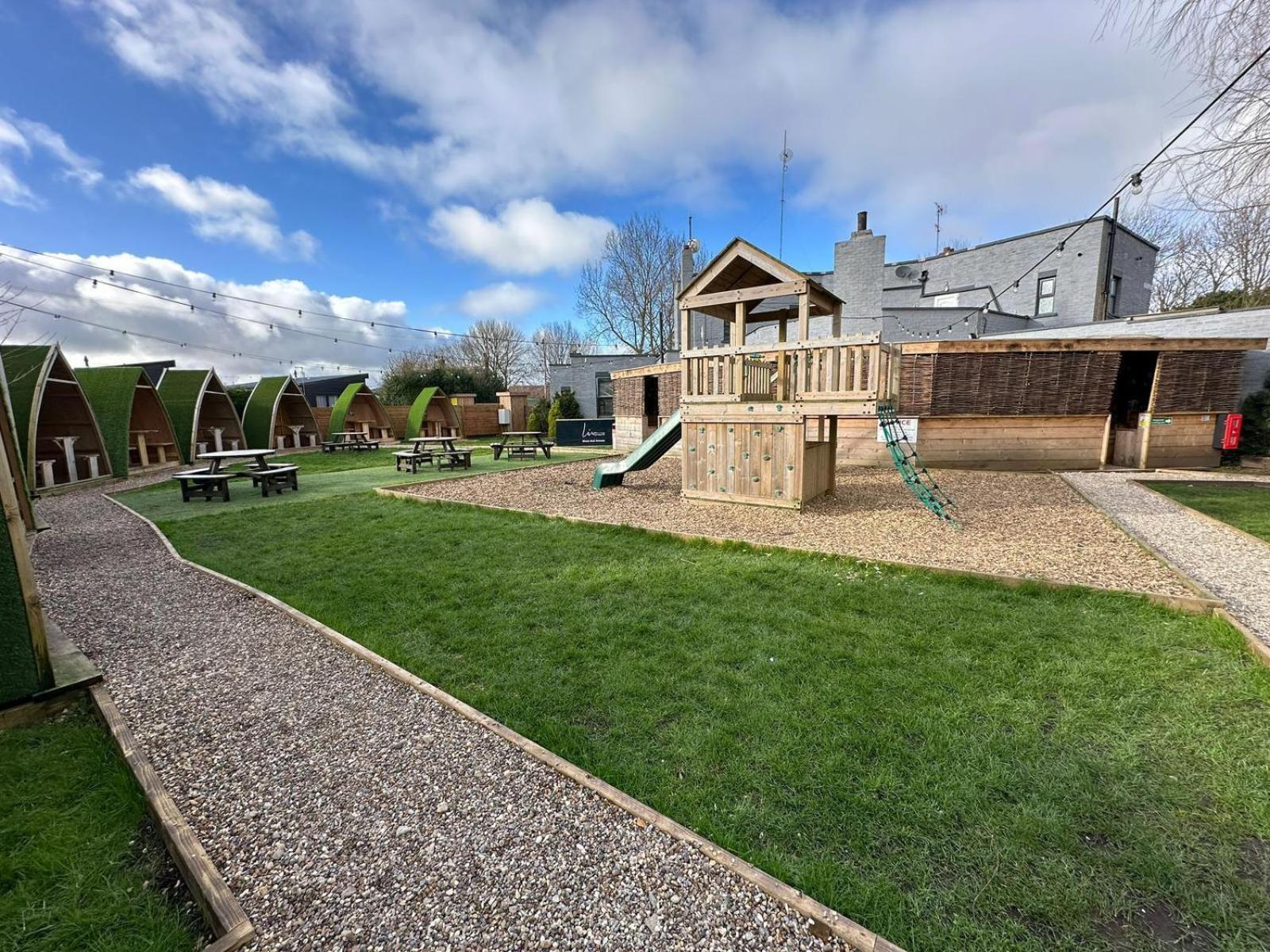 Black Bull Retreat, Barmston With Private Hot Tubs Driffield Exteriör bild